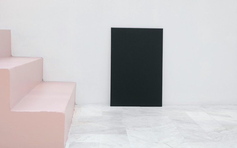 Hjemmedekoration med hvid palette